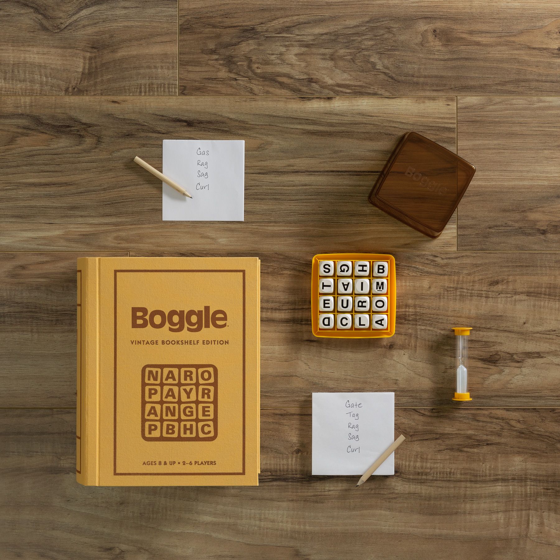 Boggle Vintage Bookshelf Game